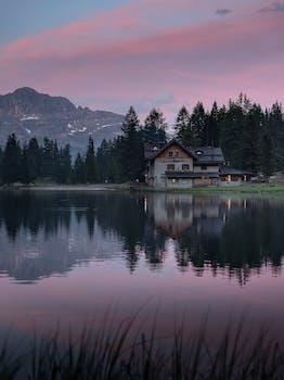 "The Serene Beauty of Helt Lake"