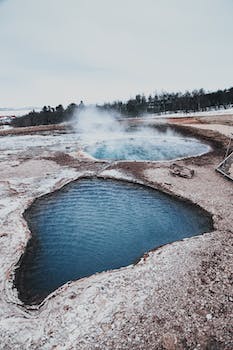 Southwest Iceland experiences volcanic eruption